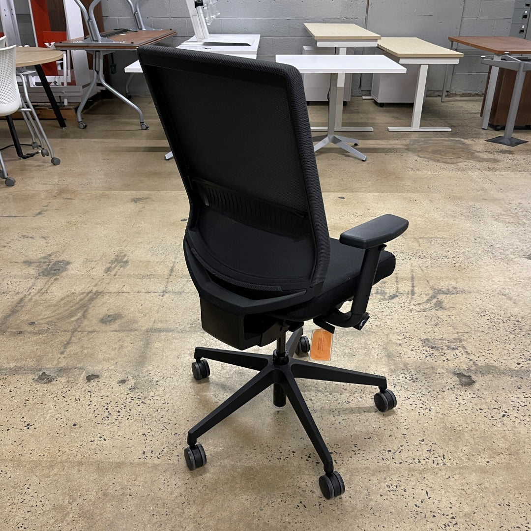 Aiko Task Chair by Dauphin