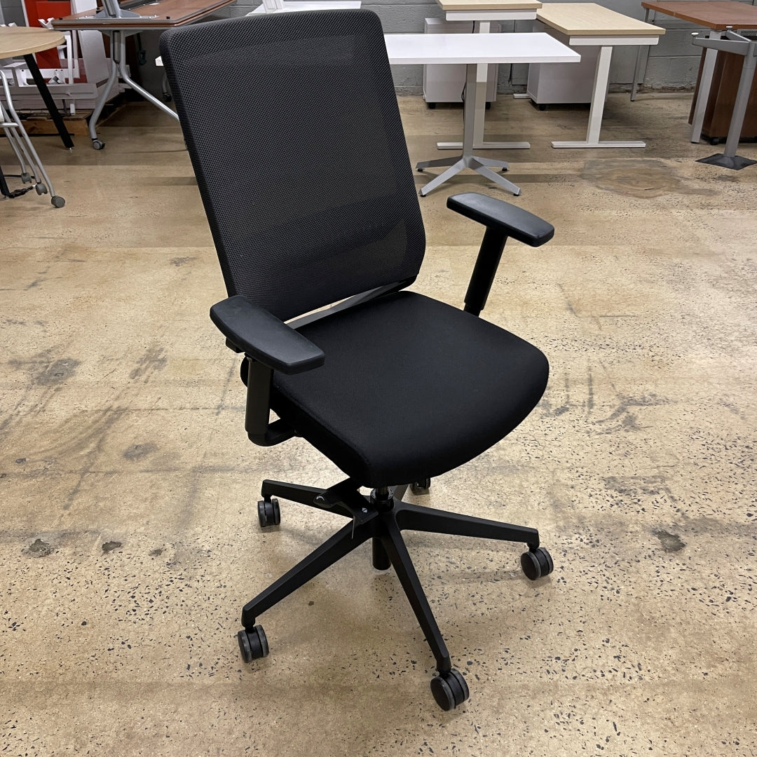 Aiko Task Chair by Dauphin