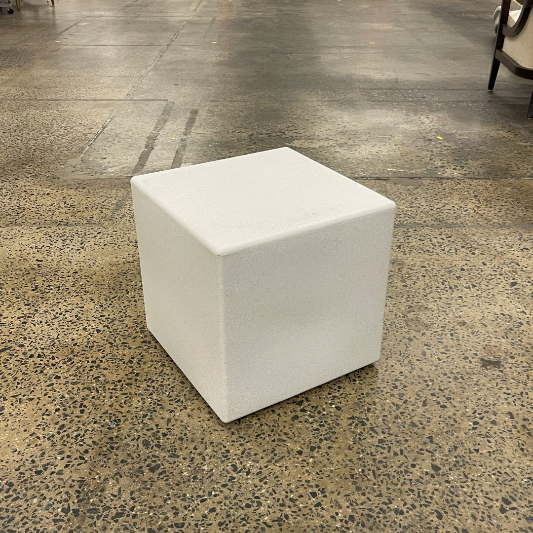 Tonik Tumbler Table / Stool 18"