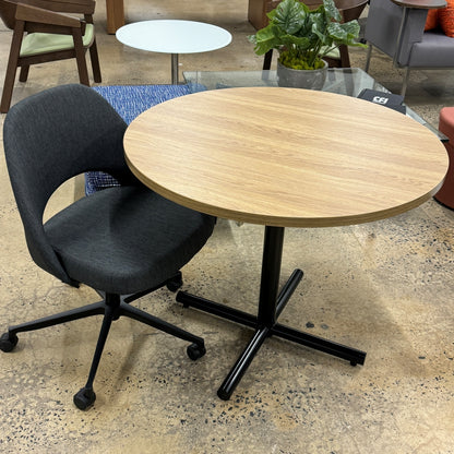 Knoll Reff 36" Oak Round Table