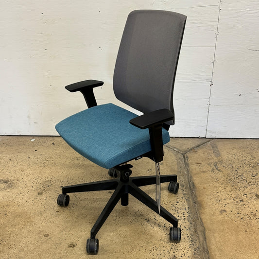 k.Task Chair by Knoll