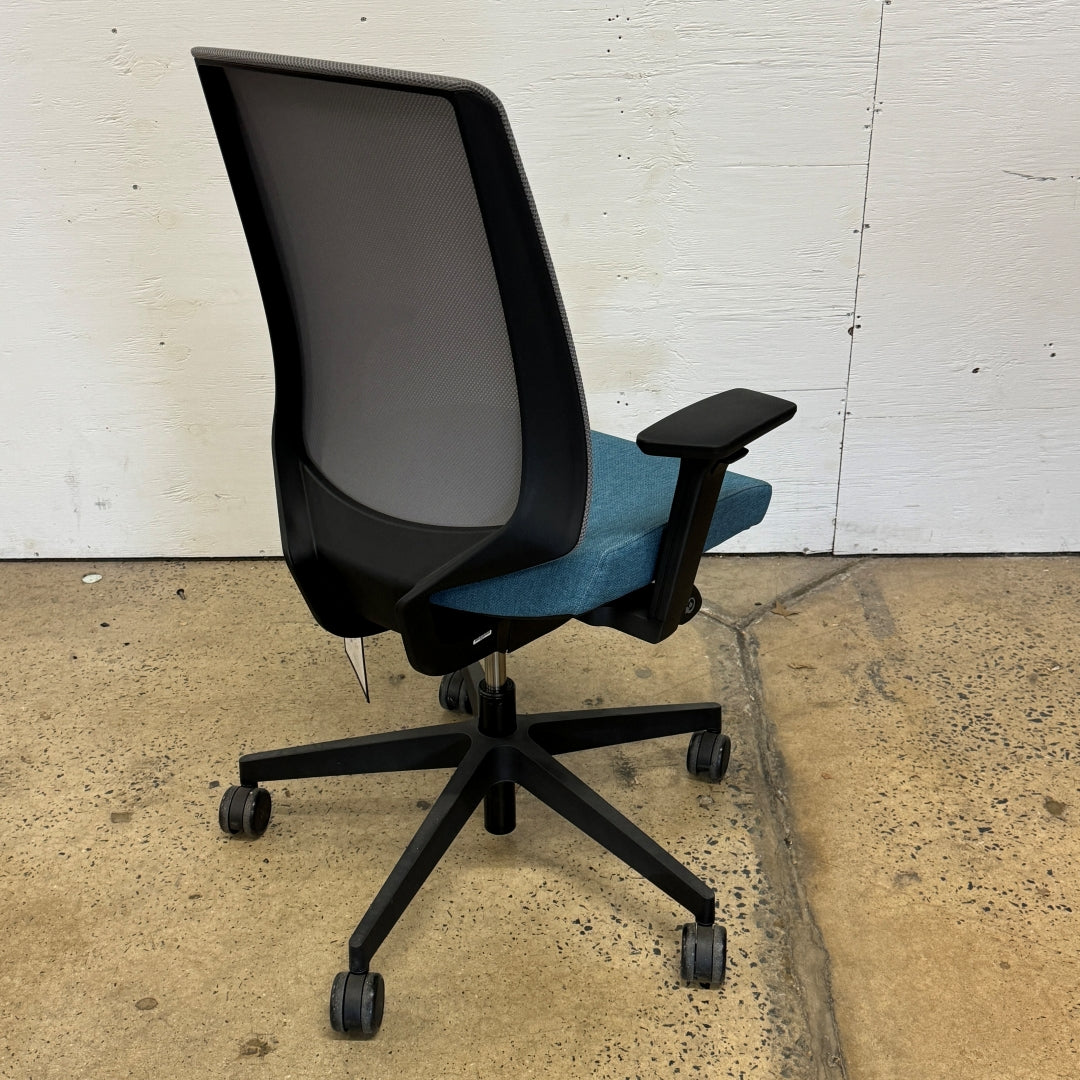 k.Task Chair by Knoll