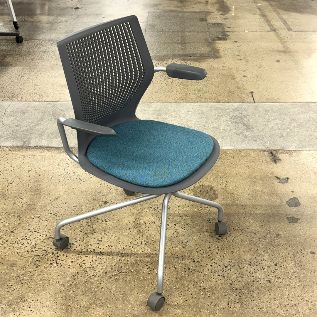 MultiGeneration by Knoll Hybrid Chair