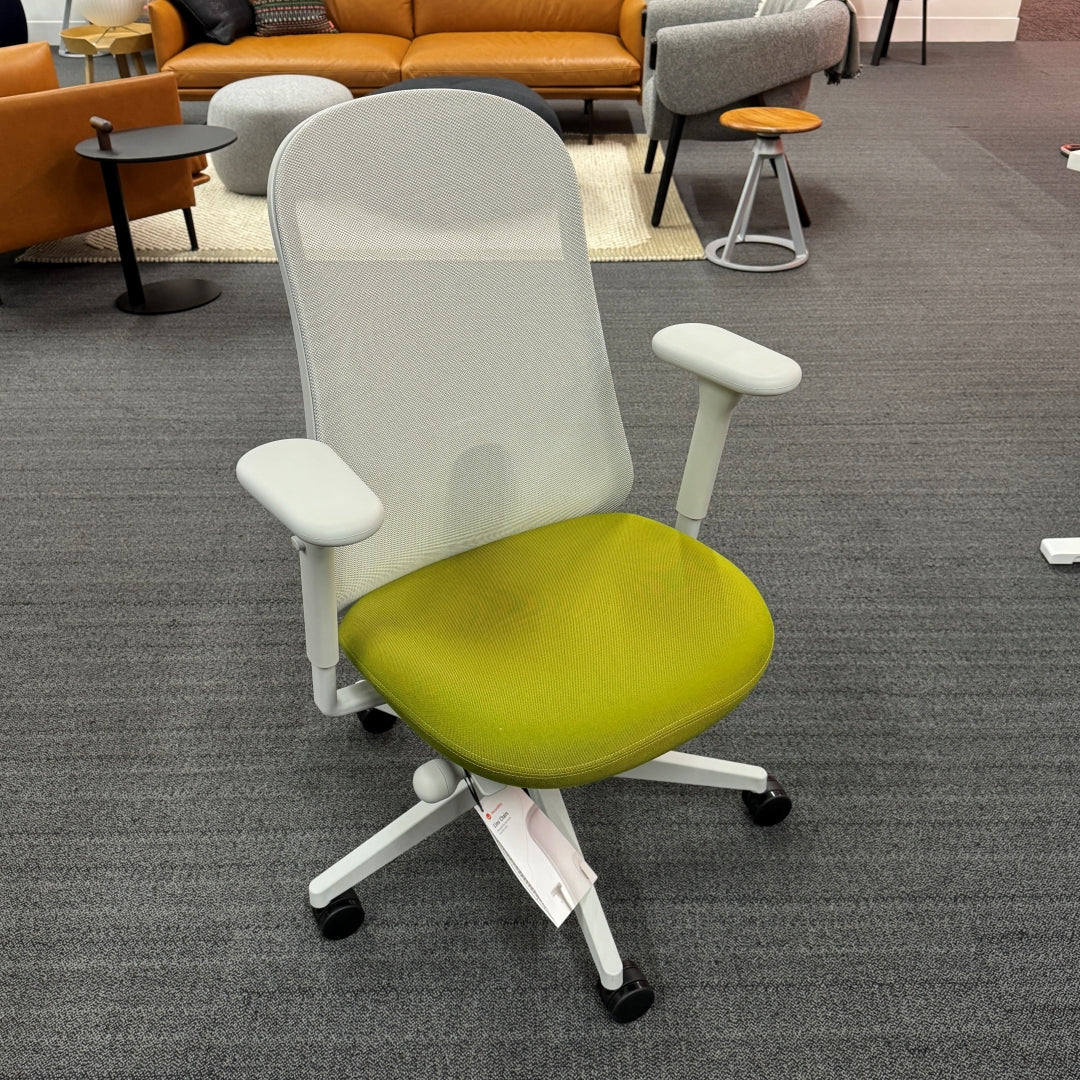 Lino Chair by Herman Miller - Green Seat (3)