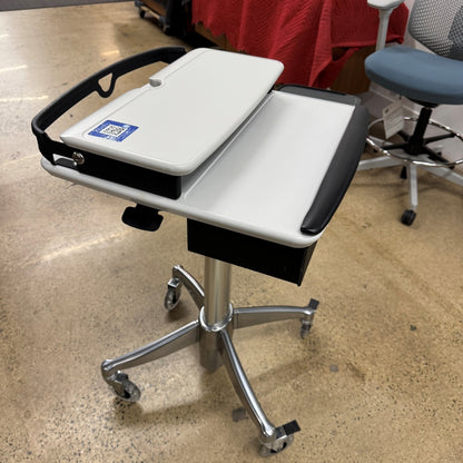 Altus Locking Laptop Mobile Cart (12)