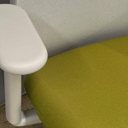 Lino Chair by Herman Miller - Green Seat (3)