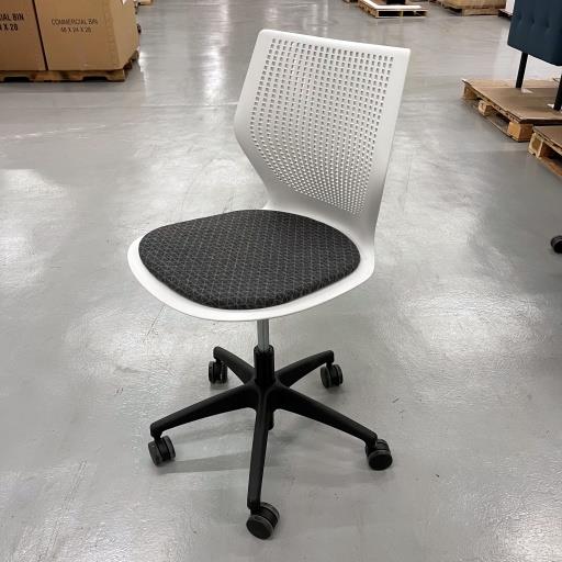 Knoll MultiGen, 5-Star Base, Armless (7)