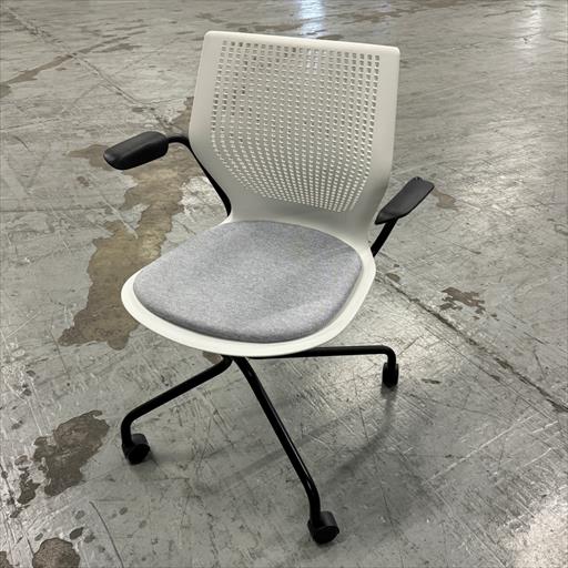 Knoll MultiGen, Hybrid Base w arms (2)